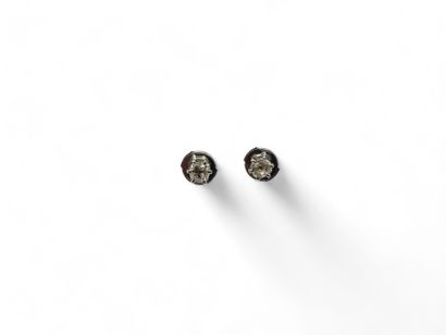 Pair of 750 thousandths white gold stud earrings...
