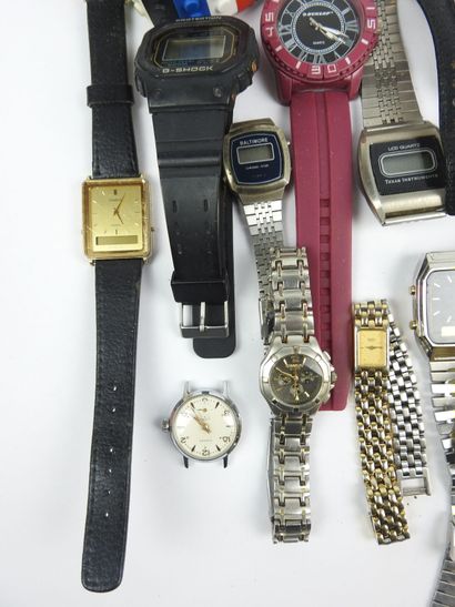 LOT de MONTRES :
DUNLOP CASIO 306 AQ 709...