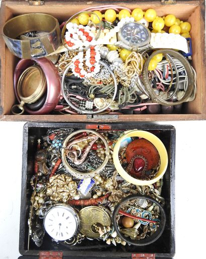 Important LOT BIJOUX FANTAISIE comprenant...