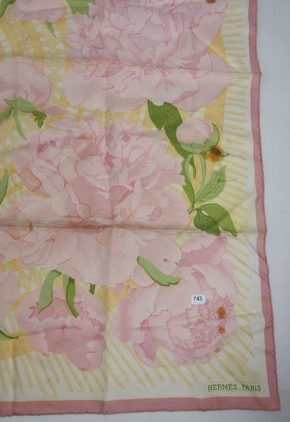 HERMES - Paris. Carré de soie Les Pivoines....