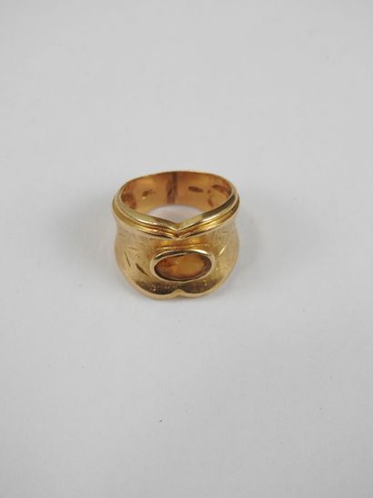 750/1000th yellow gold and citrine band ring....