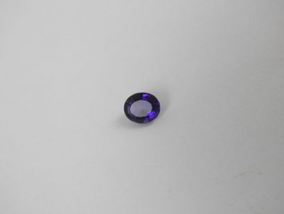 Lot of 2 stones including a 1.3 ct oval amethyst,...