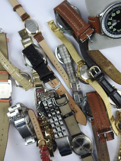 LOT de MONTRES LIP
1 boitier LIP
3 LIP CROIX...