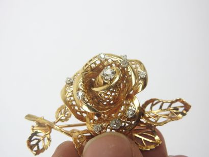 Flower brooch in 750/1000 yellow gold set...