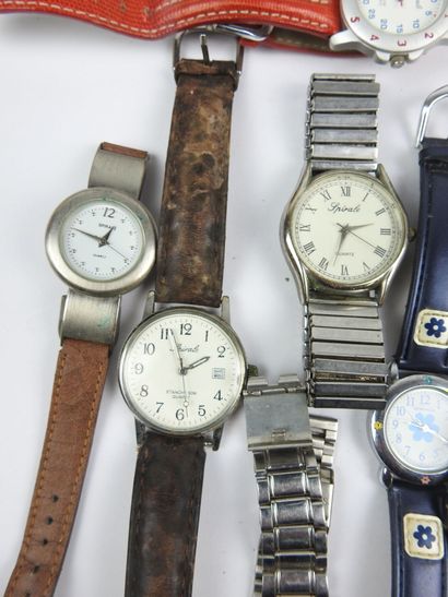 LOT de MONTRES SPIRALE
6402 SY 3 212678
2...