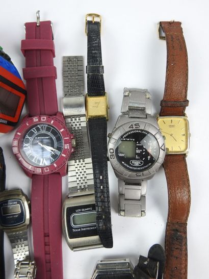 LOT de MONTRES :
DUNLOP CASIO 306 AQ 709...