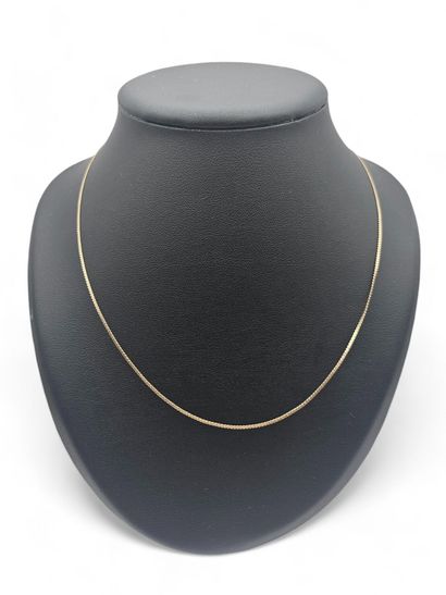 585 thousandths yellow gold chain.
Length:...