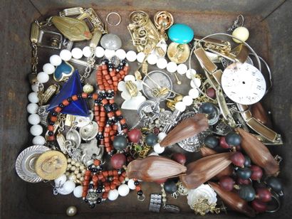 Important LOT BIJOUX FANTAISIE comprenant...