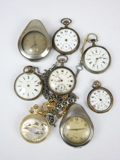 LOT of eight gusseted watches, some in silver,...