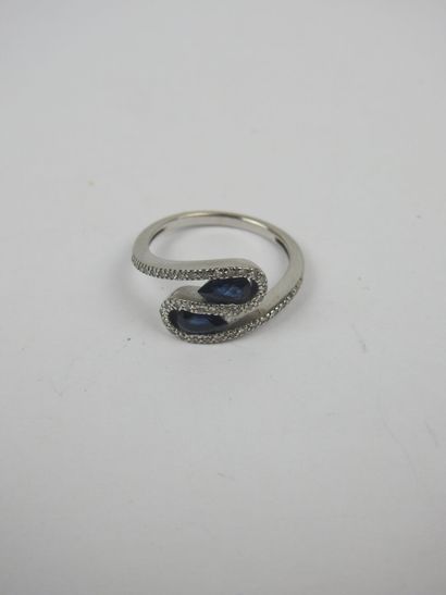 RING in 750/1000 white gold set with two...