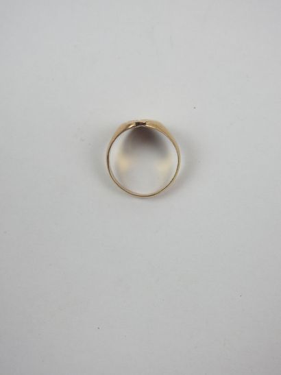 Encrusted yellow gold Chevalière Weight:...
