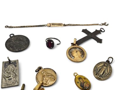 Lot of religious medals and crosses in silver,...