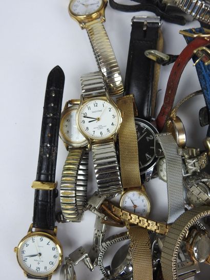 LOT DE MONTRES bracelets mouvement quartz...