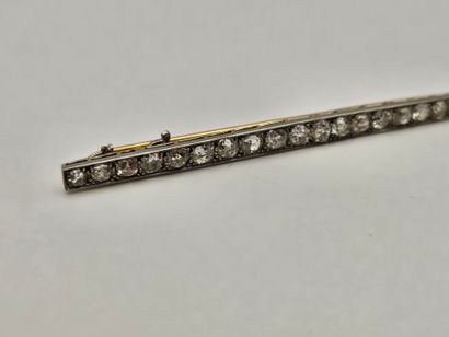 18K (750°/°°) white and yellow gold barrette...