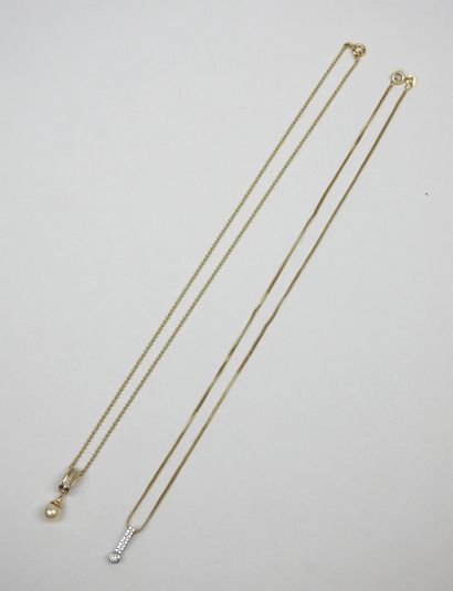TWO CHAINS in 750/1000th yellow gold with...
