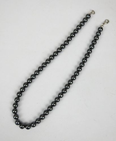 Hematite beaded choker necklace. L.42.5 ...