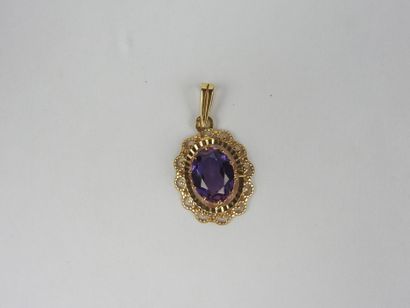 Gold and amethyst pendant, gross weight:...