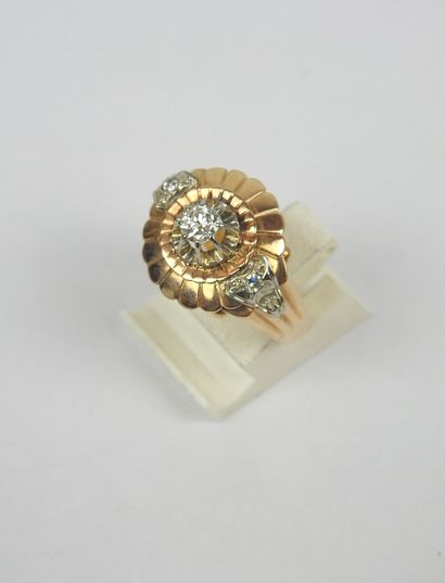 RING in yellow gold 750/1000 set with a brilliant-cut...