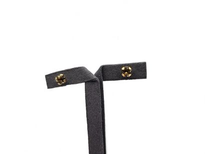Lot of 2 pairs of ear studs in 375-millimeter...