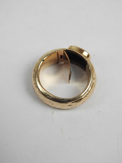 Poison or secret ring in 750/1000th yellow...