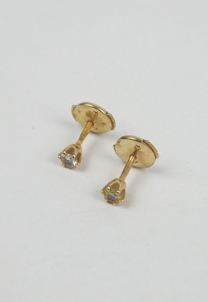 Pair of earrings in yellow gold 750/1000th...