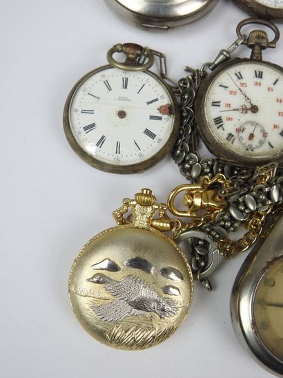 LOT of eight gusseted watches, some in silver,...