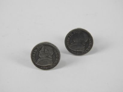 Pair of 900/1000th silver HANDLEBUTTONS bearing...