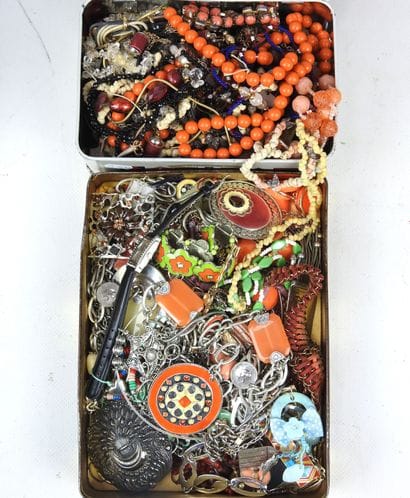 Important LOT BIJOUX FANTAISIE comprenant...