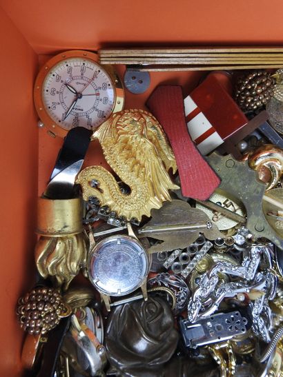 Important LOT de BIJOUX FANTAISIE comprenant...
