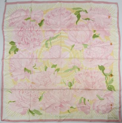 HERMES - Paris. Carré de soie Les Pivoines....