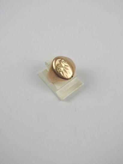 Encrusted yellow gold Chevalière Weight:...