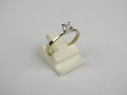 Ring in white gold 750 thousandths set with...