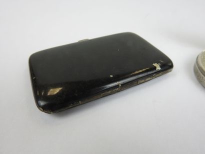 Set comprising a black enameled case with...