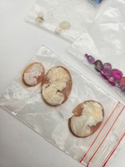Lot of stones on paper including shell cameos,...