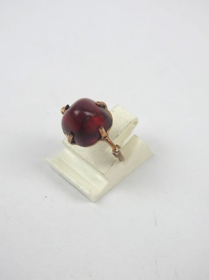Gilded metal ring set with a red cabochon...