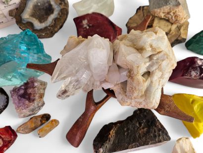 Batch of rough minerals, pieces of colored...