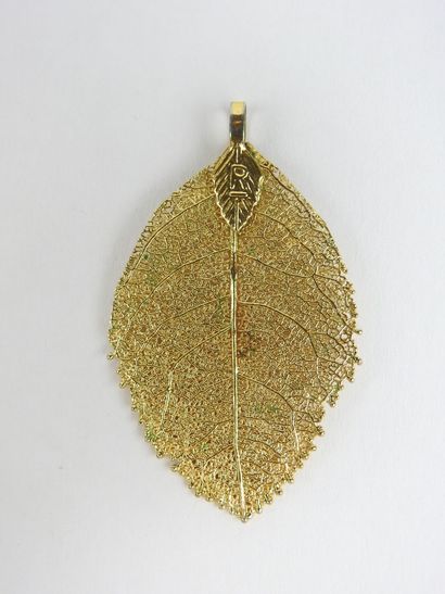 C. CHERON - Limoges : Enameled pendant with...