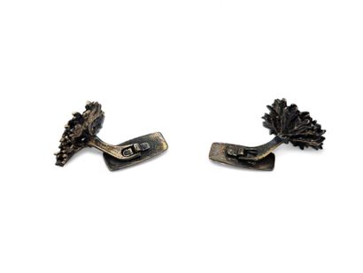 EGGERT DENMARK.
Pair of flower cufflinks...