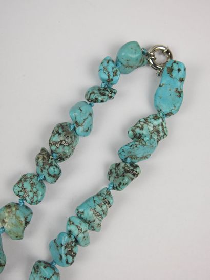 NECKLACE in polished rough turquoise. Silver-plated...