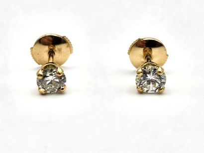 Pair of EARRINGS in 18K (750°/°°) yellow...