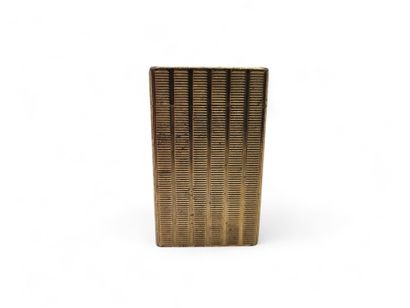 S.T DUPONT.
Striated guilloche gilt metal...