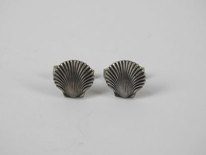 Pair of silver HANDLEBUTTONS decorated with...