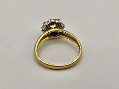 18K (750°/°°) yellow gold flower ring set...