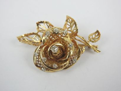 Flower brooch in 750/1000 yellow gold set...