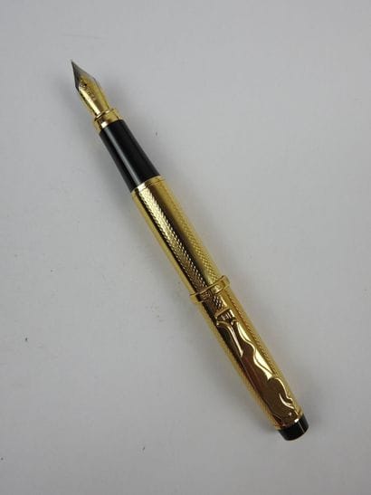 KANGRI. Set of 3 new fountain pens in gold-plated...