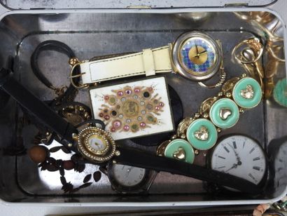 Important LOT BIJOUX FANTAISIE comprenant...