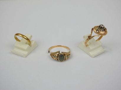 2 cut rings in 750 thousandths gold set with...