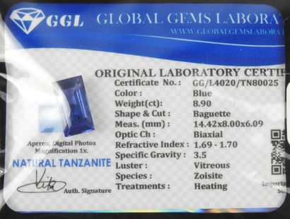 Blue TANZANITE 8.90 cts. With certificat...