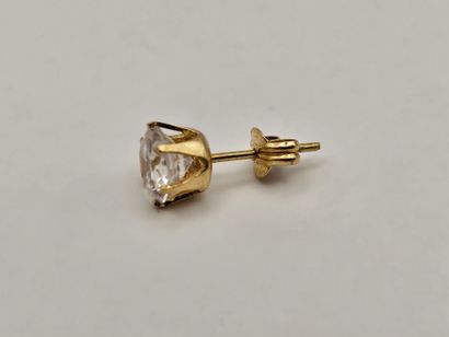 18K (750°/°°) yellow gold EAR PUP centered...