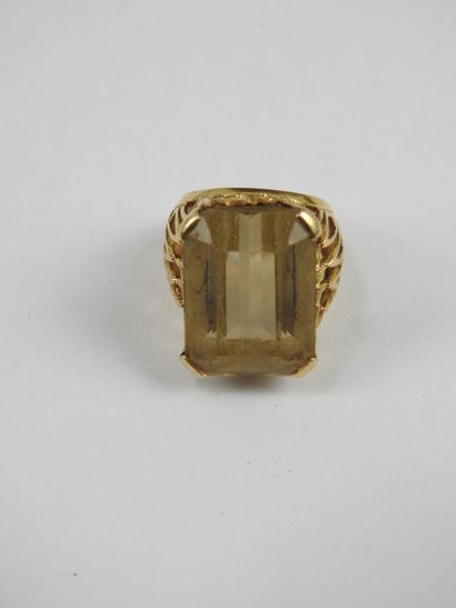 RING in yellow gold 750/1000th and smoky...
